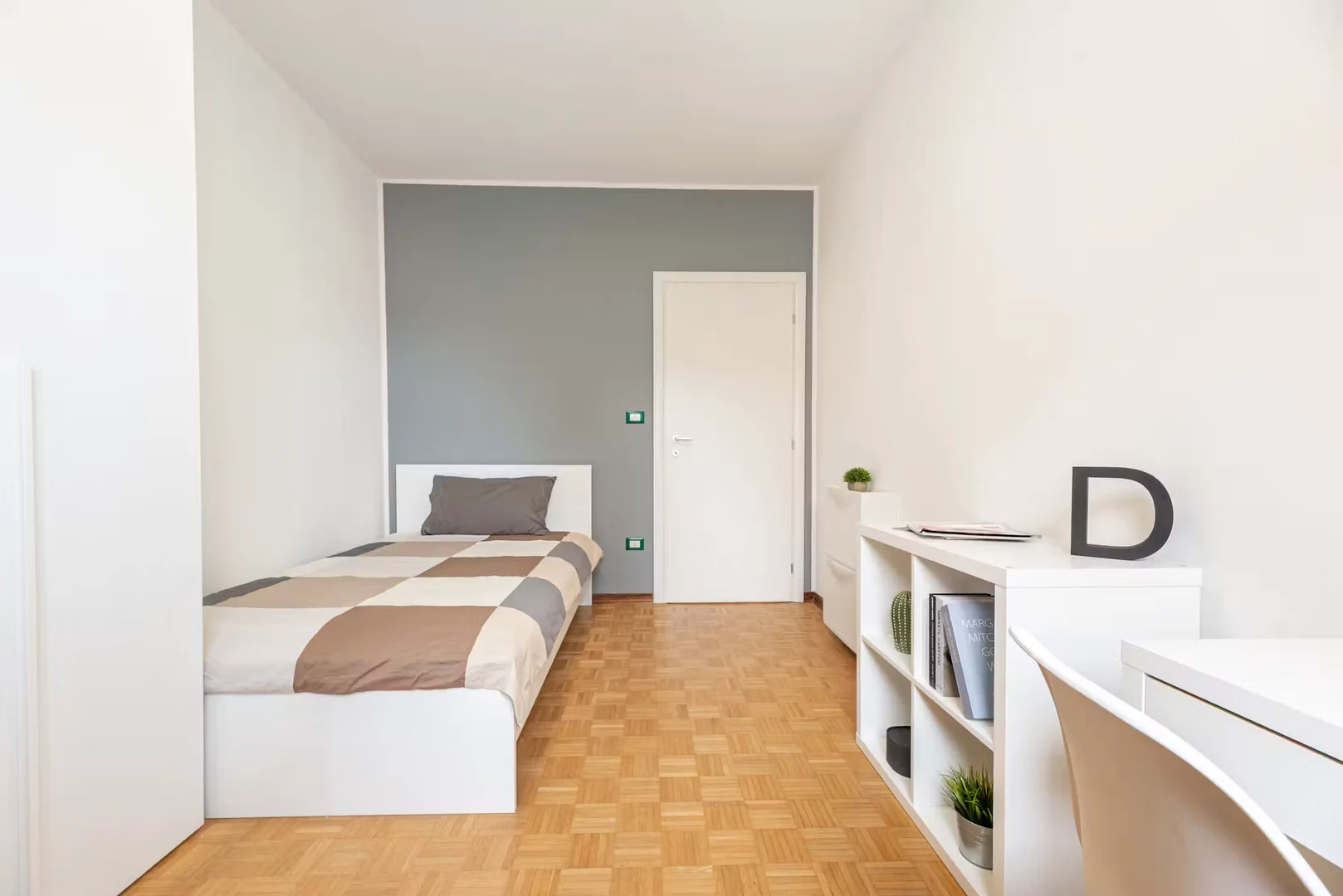 Bezahlbares Zimmer für Studenten mit ausreichender Beleuchtung in