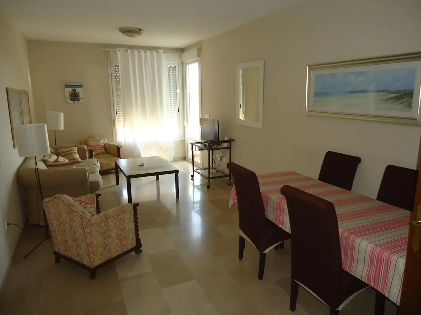 Quarto acolhedor para estudantes disponível em 