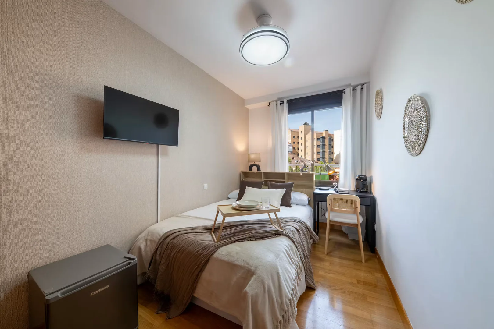 Chambre d'étudiant lumineuse et aérée avec accès facile à l'université dans 