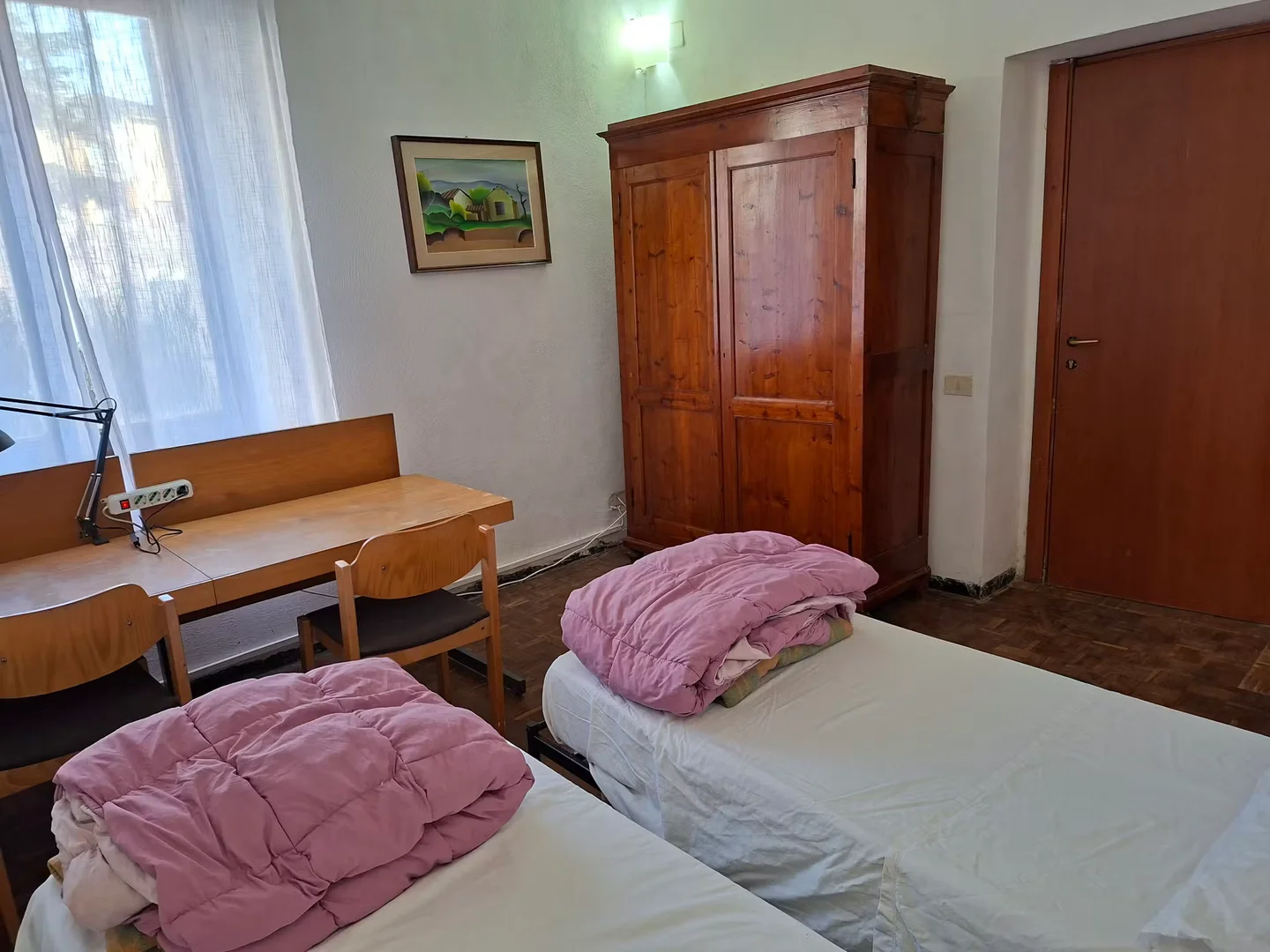 Chambre confortable pour étudiants disponible dans 
