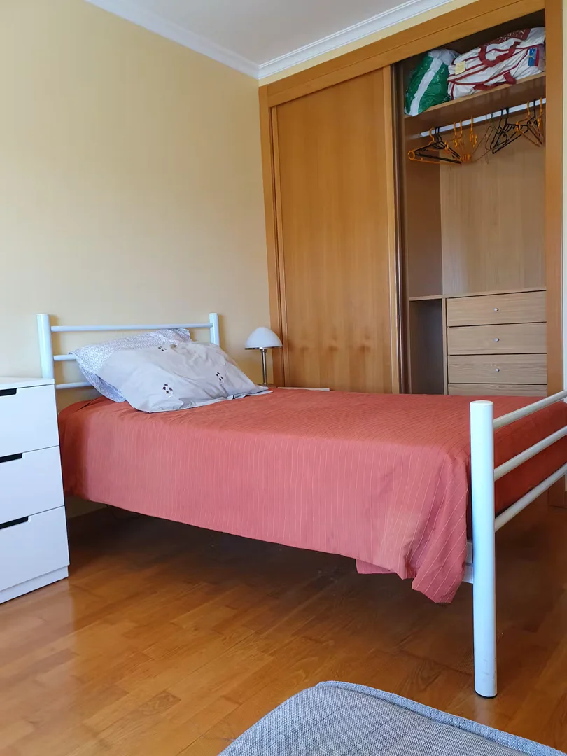 Chambre d'étudiant fonctionnelle parfaite pour étudier dans 