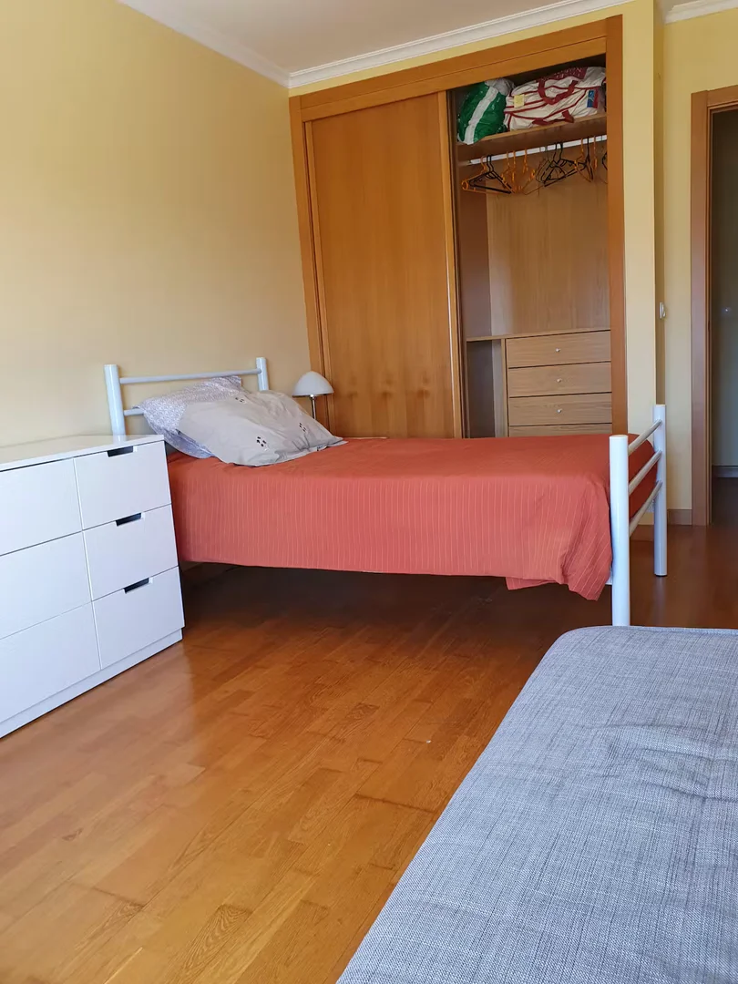 Chambre d'étudiant fonctionnelle parfaite pour étudier dans 