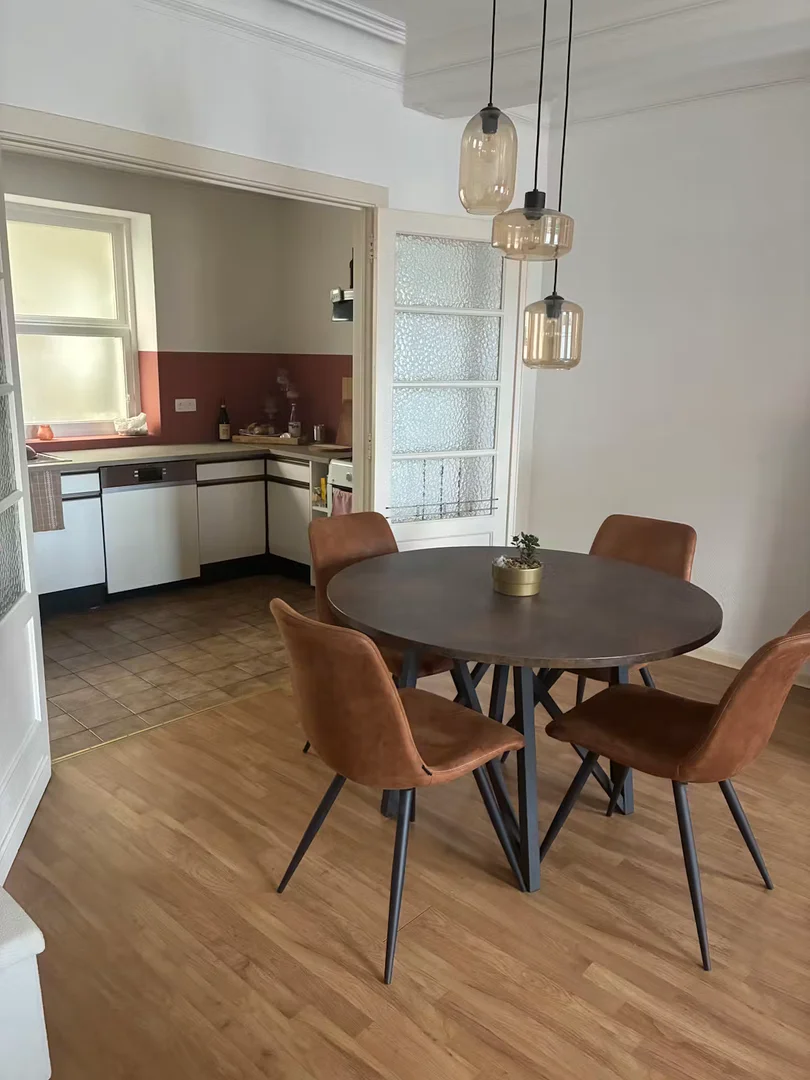 Quarto para alugar em apartamento de estudantes em , totalmente mobilado