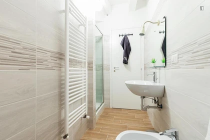 Quarto privado em Viale Alfredo Oriani, imagem 19 de 23