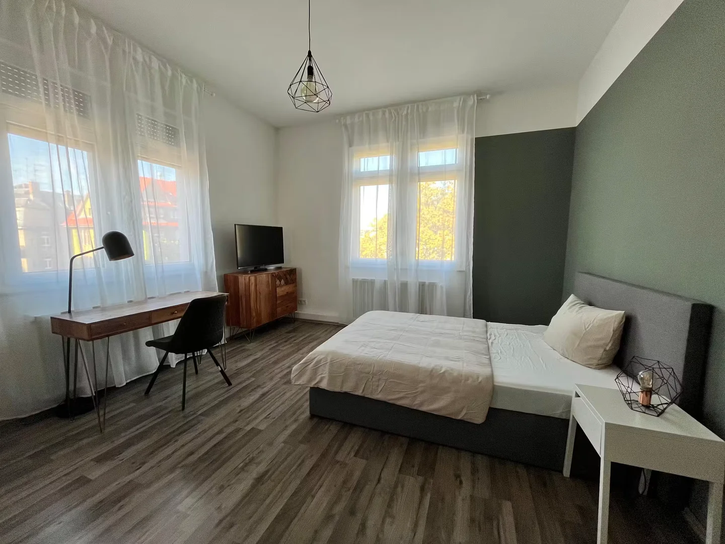 Functional student room perfect for studying in 