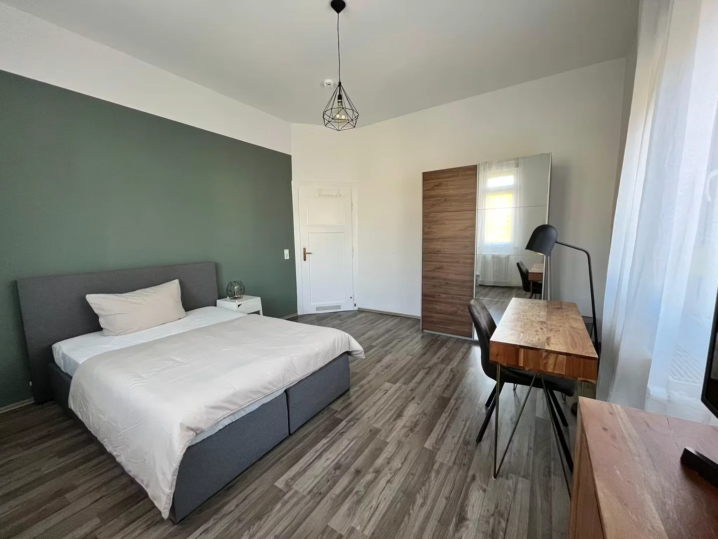 Cozy room for students available in 