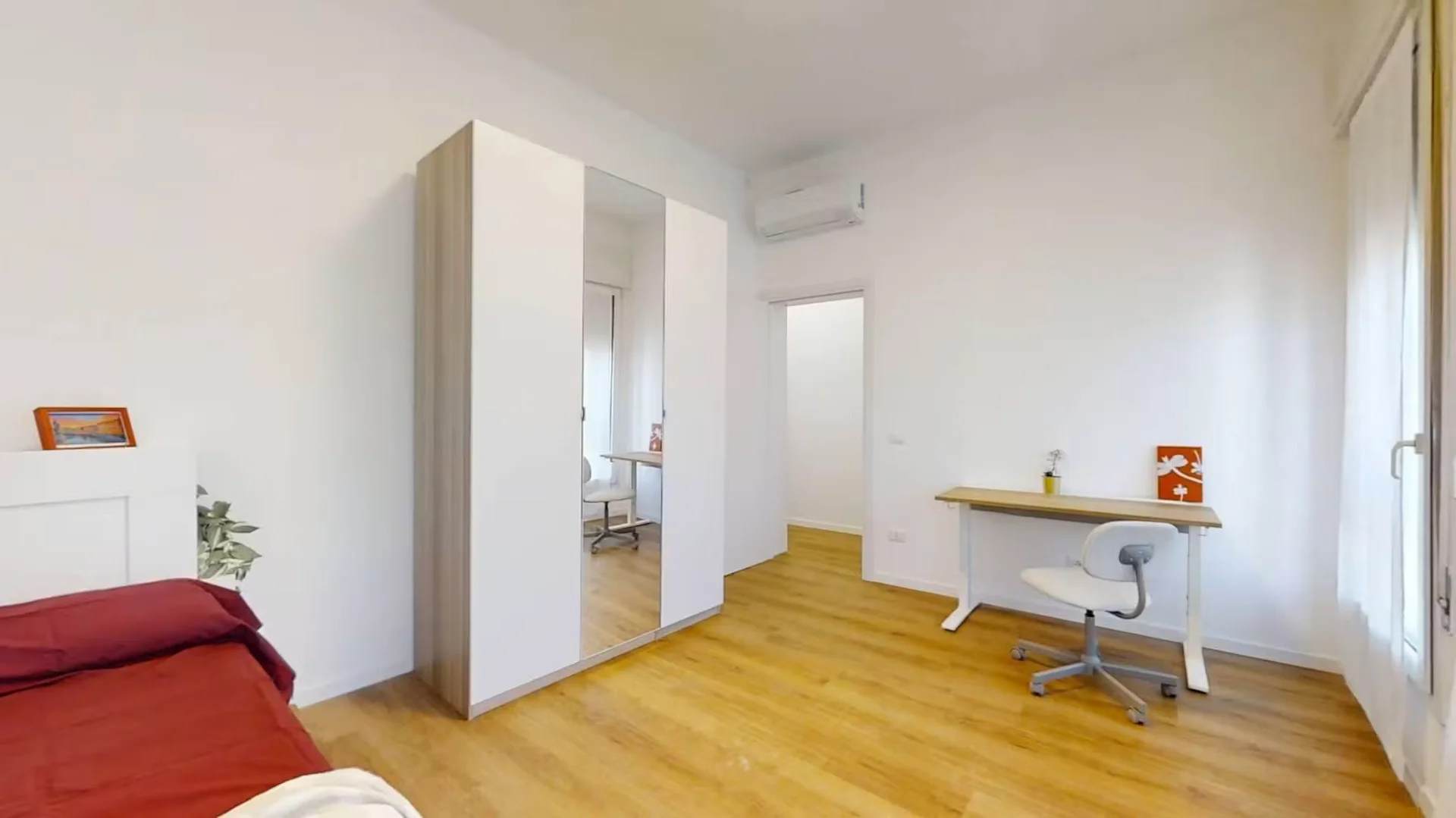 Funktionelles Studentenzimmer perfekt zum Studieren in 
