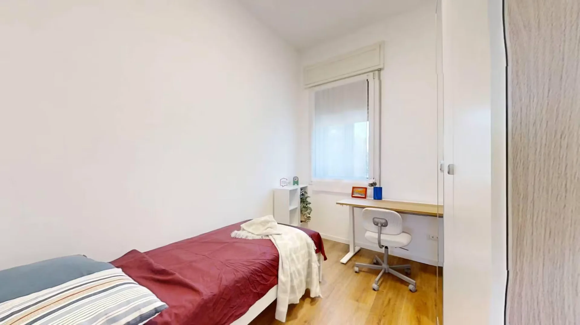 Zimmer in Studentenwohnung in  zu vermieten, voll möbliert