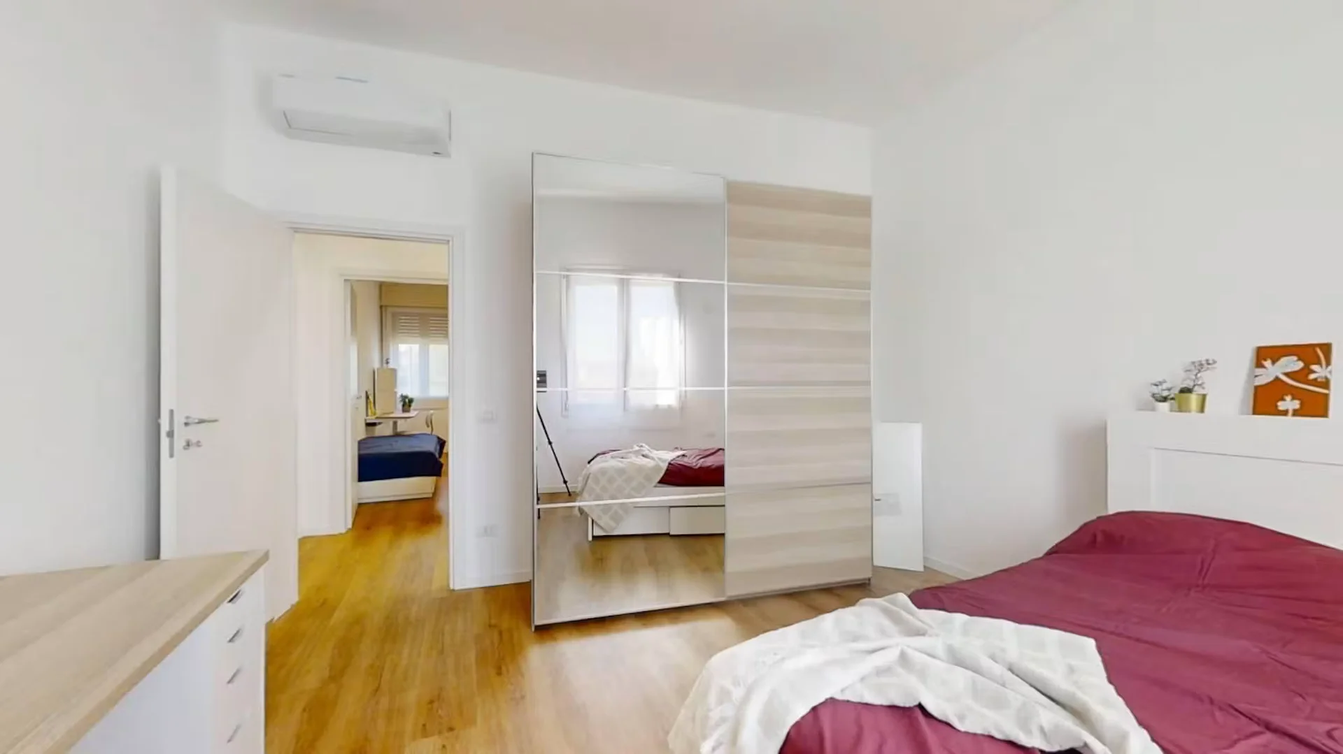 Funktionelles Studentenzimmer perfekt zum Studieren in 