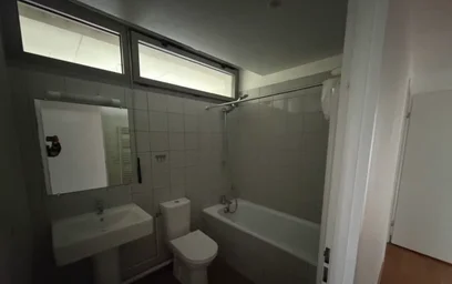 Private room at Boulevard du Colonel Fabien, image 4 of 9