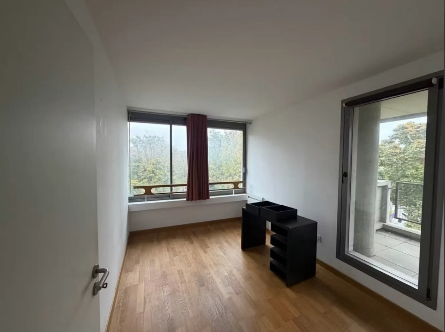 Bright and airy student room with easy university access in 
