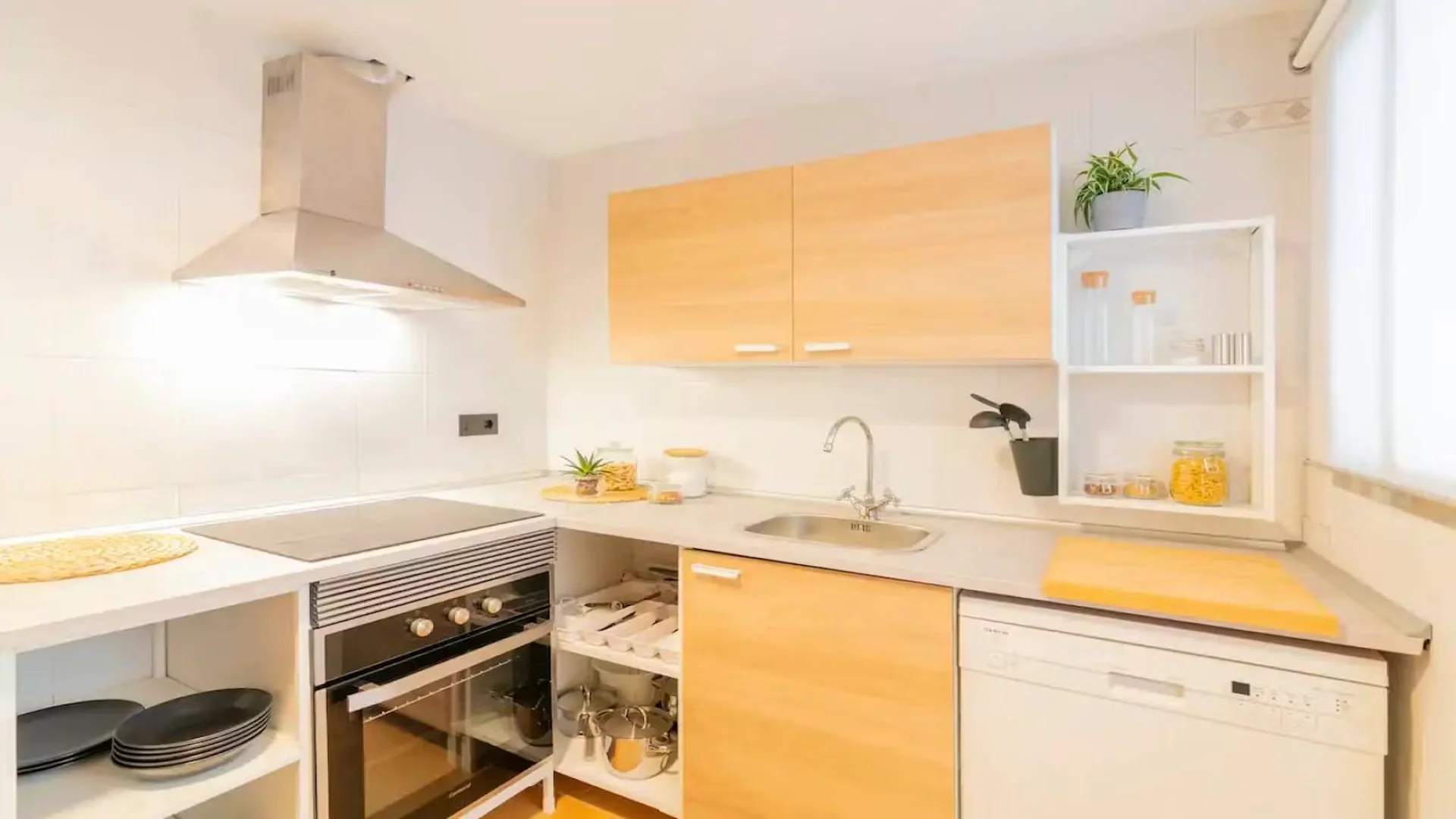 Quarto para alugar em apartamento de estudantes em , totalmente mobilado