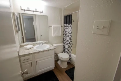 Stanza privata in Stone Canyon Road, immagine 16 di 28