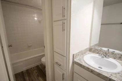 Stanza privata in Stone Canyon Road, immagine 19 di 28