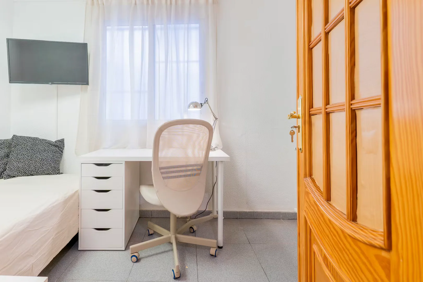 Quarto de estudante económico com localização conveniente em