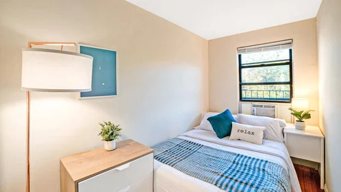 Quarto para alugar ao mês em {area}