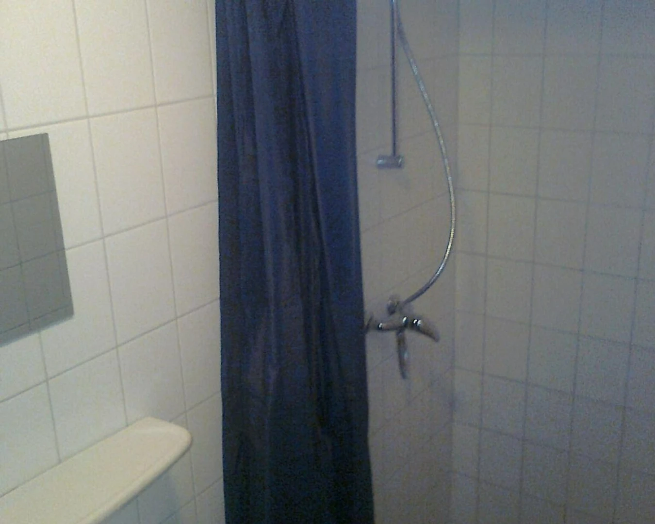 Quarto de estudante confortável e espaçoso em 