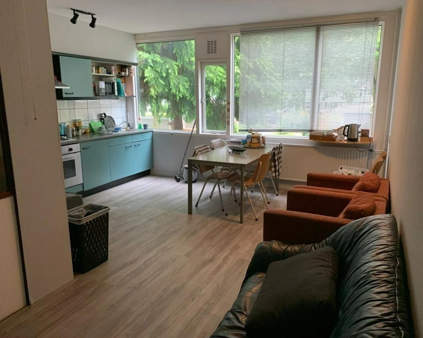 Quarto de estudante económico com localização conveniente em 