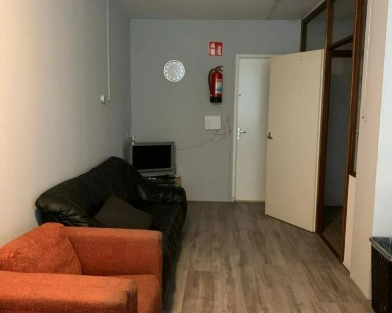 Quarto de estudante económico com localização conveniente em 