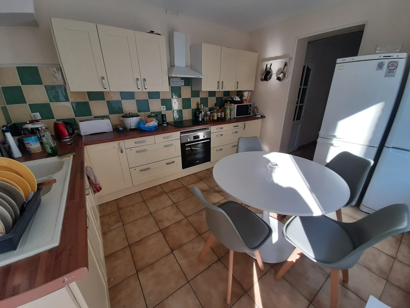 Chambre d'étudiant fonctionnelle parfaite pour étudier dans 