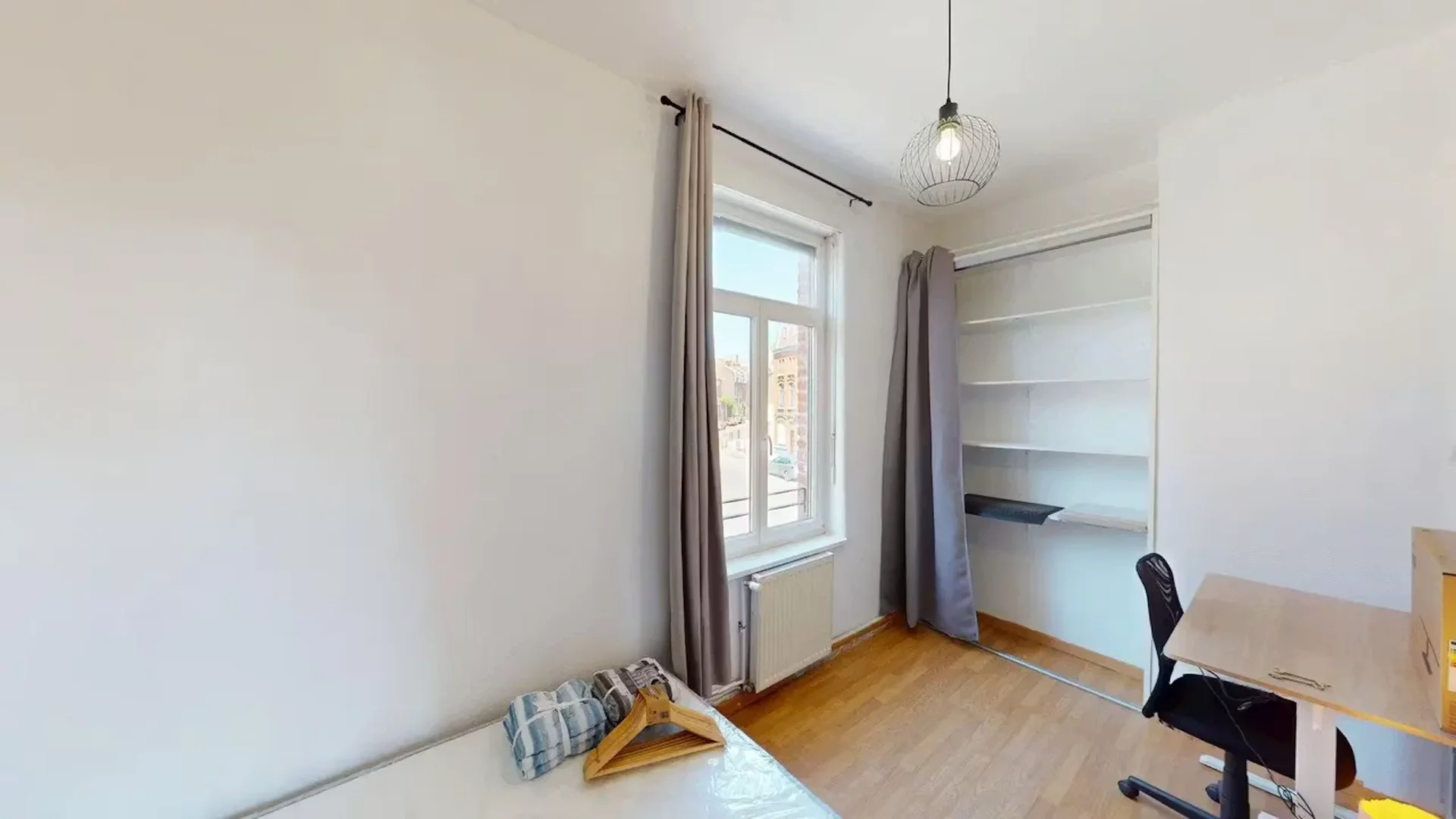 Quarto amigo do estudante em  com comodidades modernas