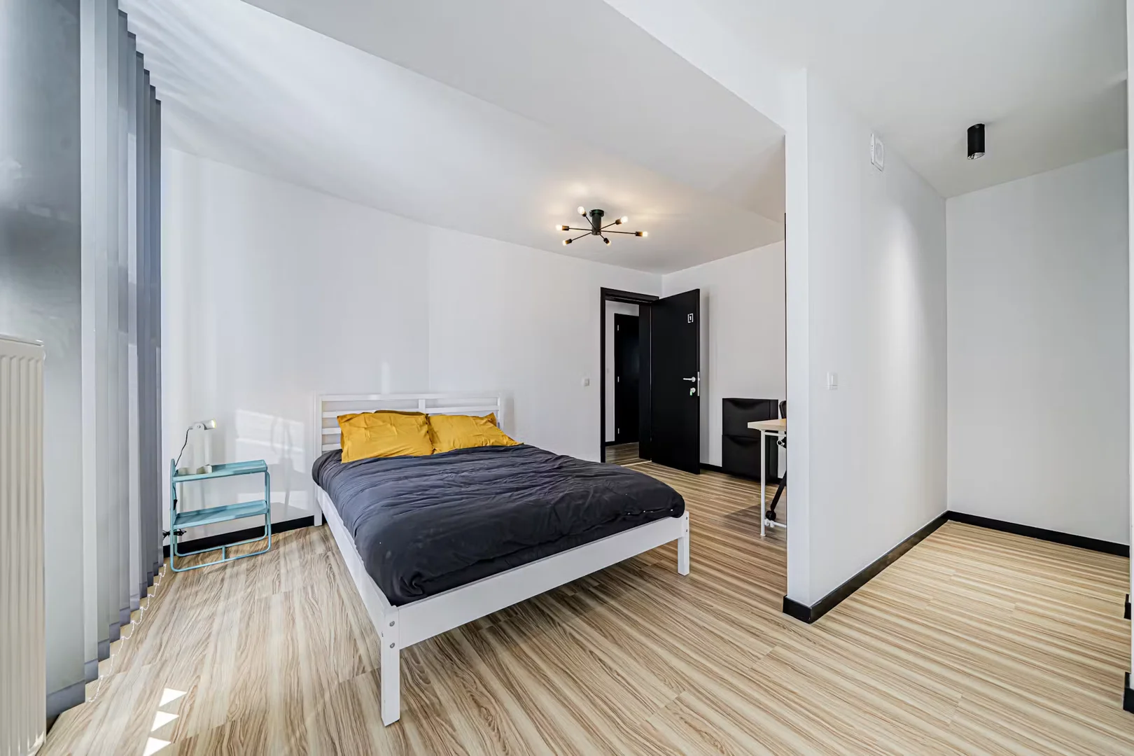 Quarto de estudante confortável e espaçoso em 