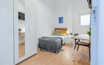 Cheap private room in {area}