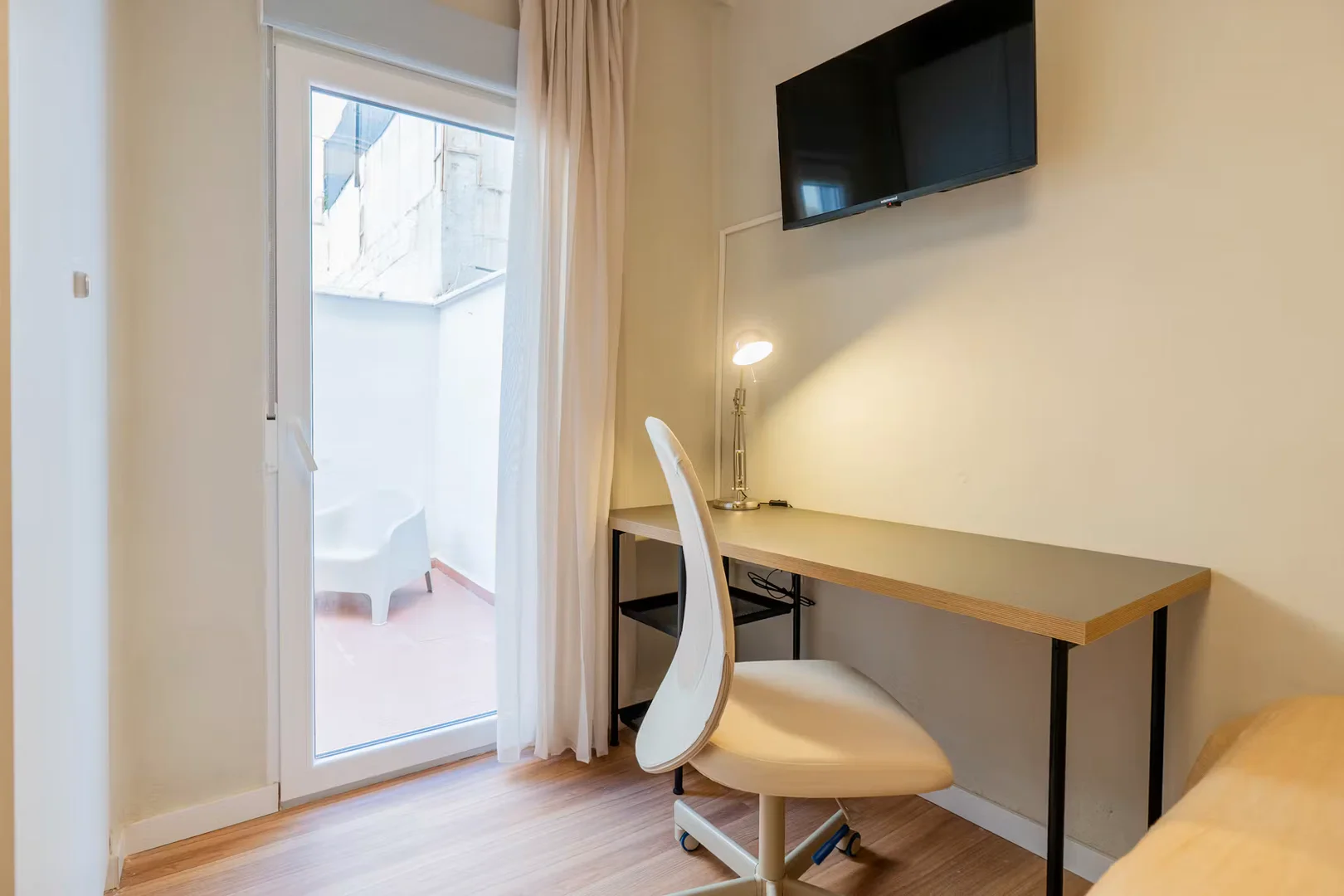 Room for rent in student apartment in , fully furnished