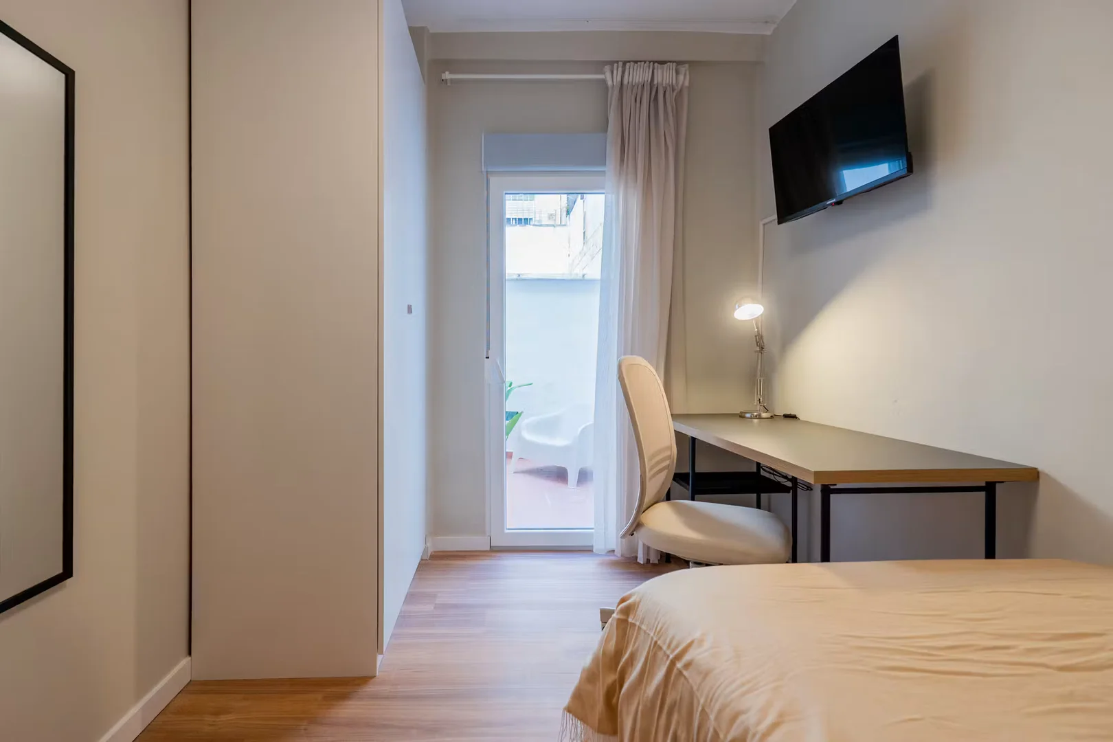 Economical student room with convenient location in 