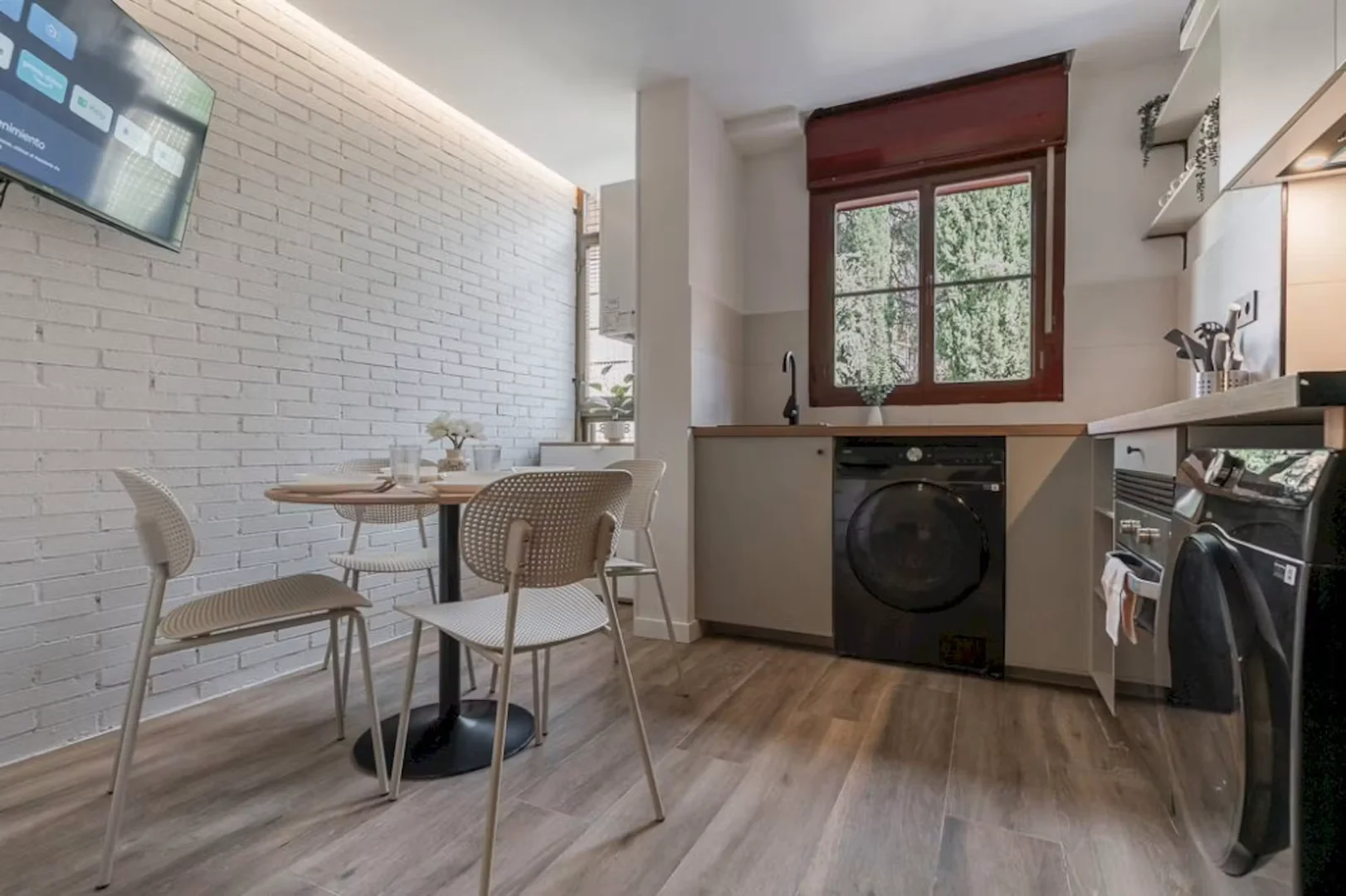 Habitación estudiantil amplia y cómoda en 