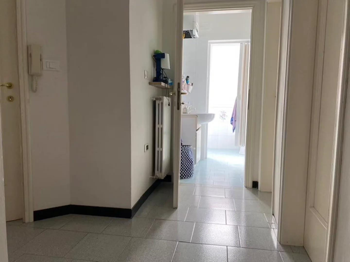 Chambre abordable pour les étudiants avec un bon éclairage dans 