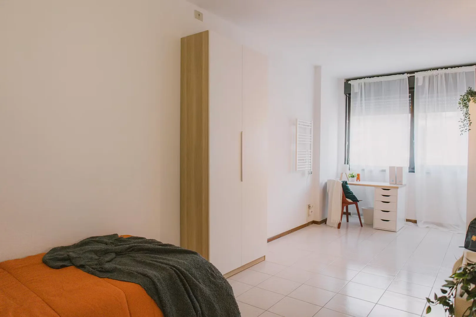 Quarto de estudante económico com localização conveniente em 