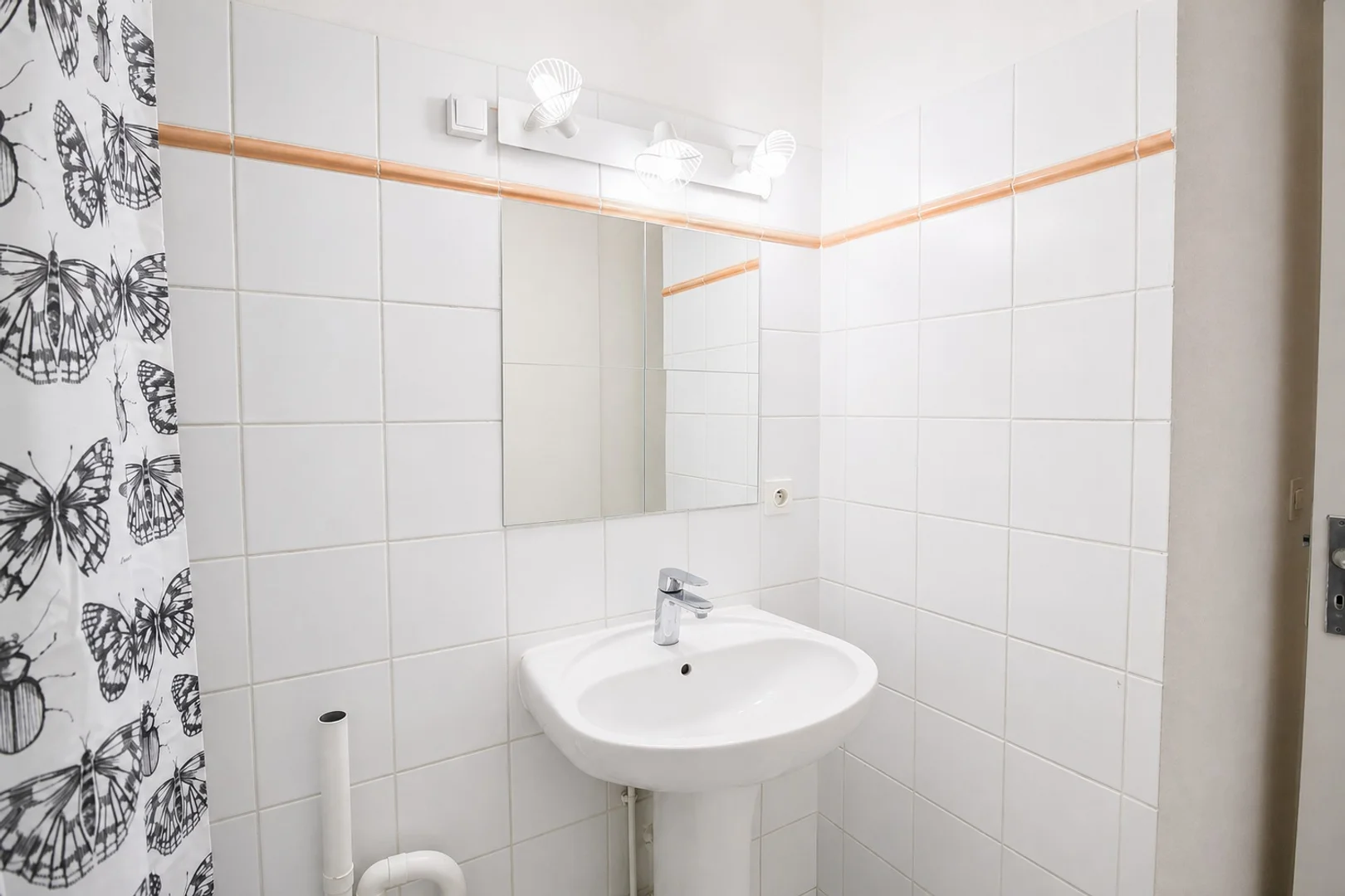 Economical student room with convenient location in 