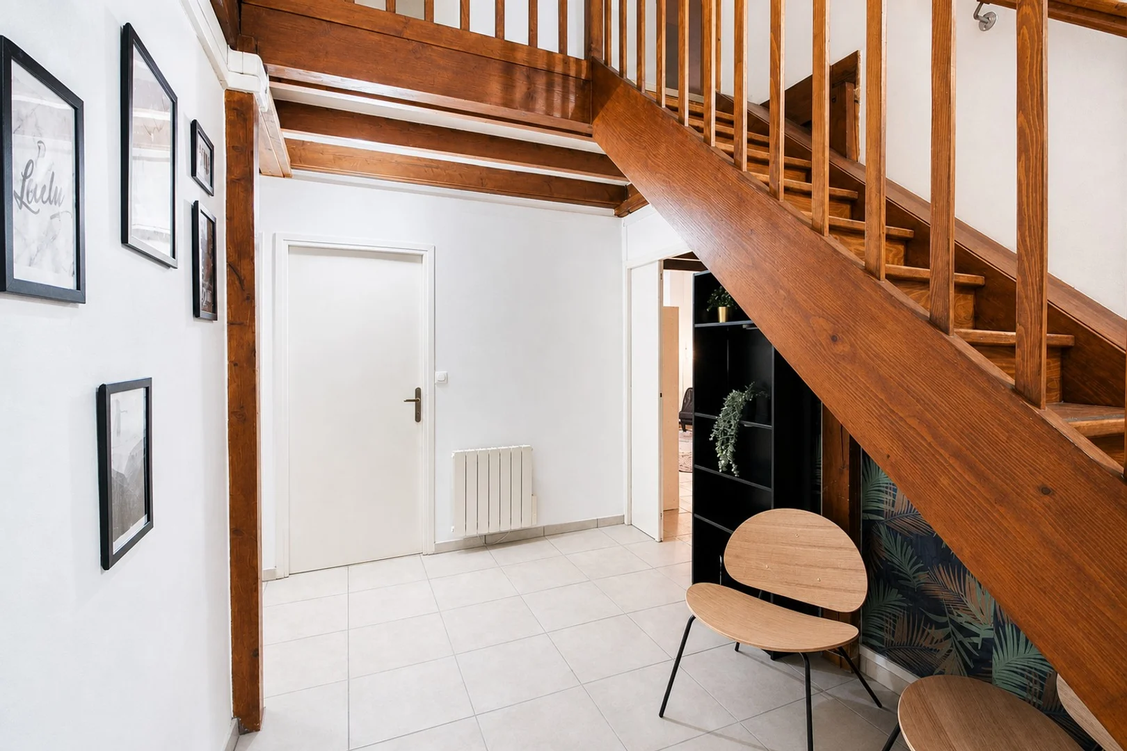 Quarto de estudante em  com área de estudo e instalações partilhadas