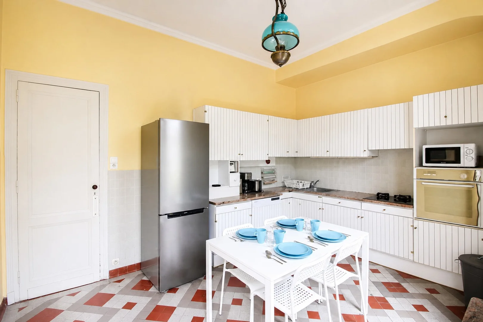 Habitación estudiantil amplia y cómoda en 