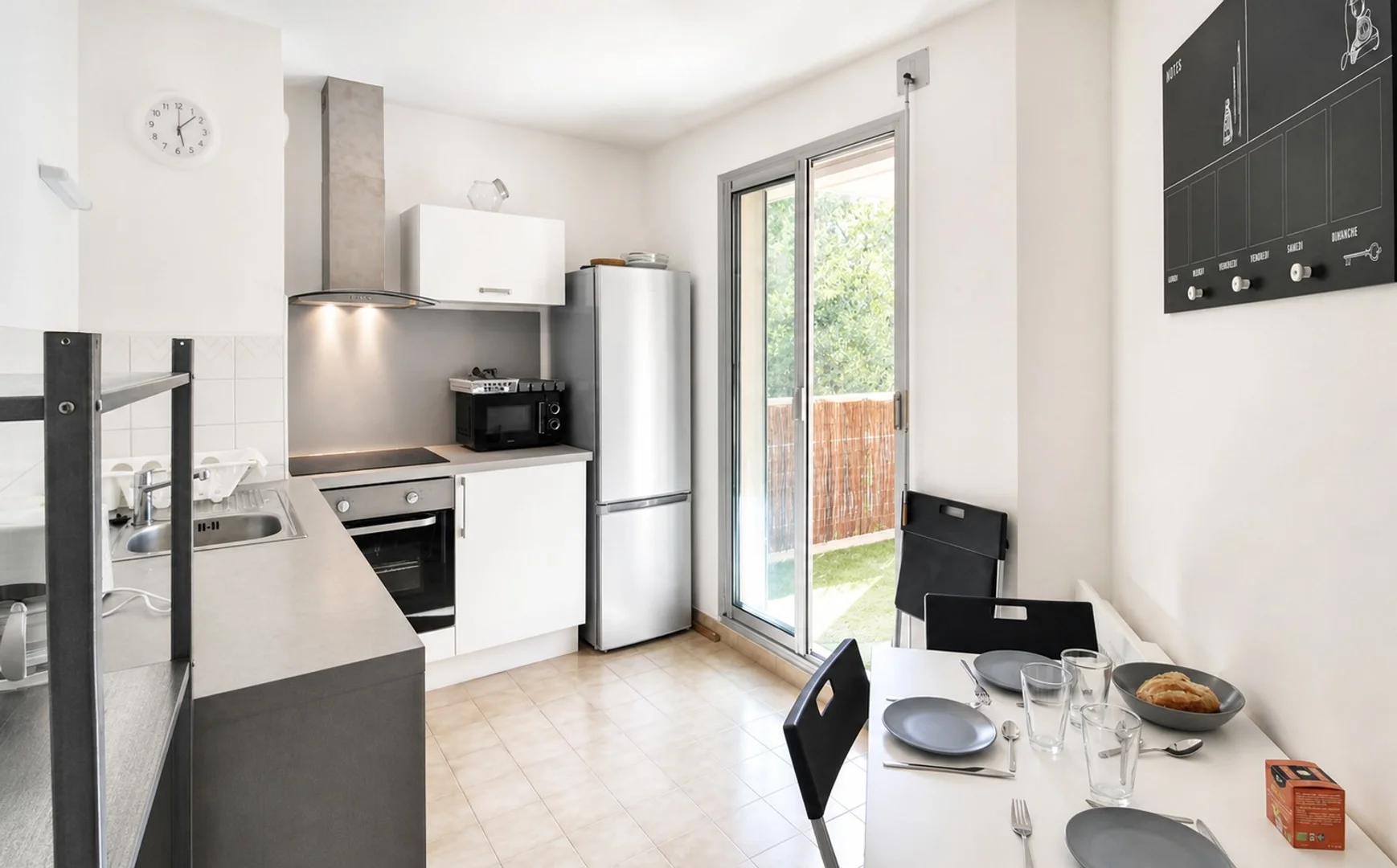 Habitación estudiantil amplia y cómoda en 