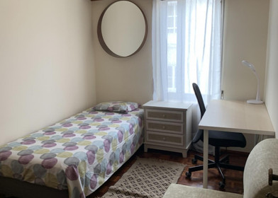 Zimmer mit Doppelbett zu vermieten faro