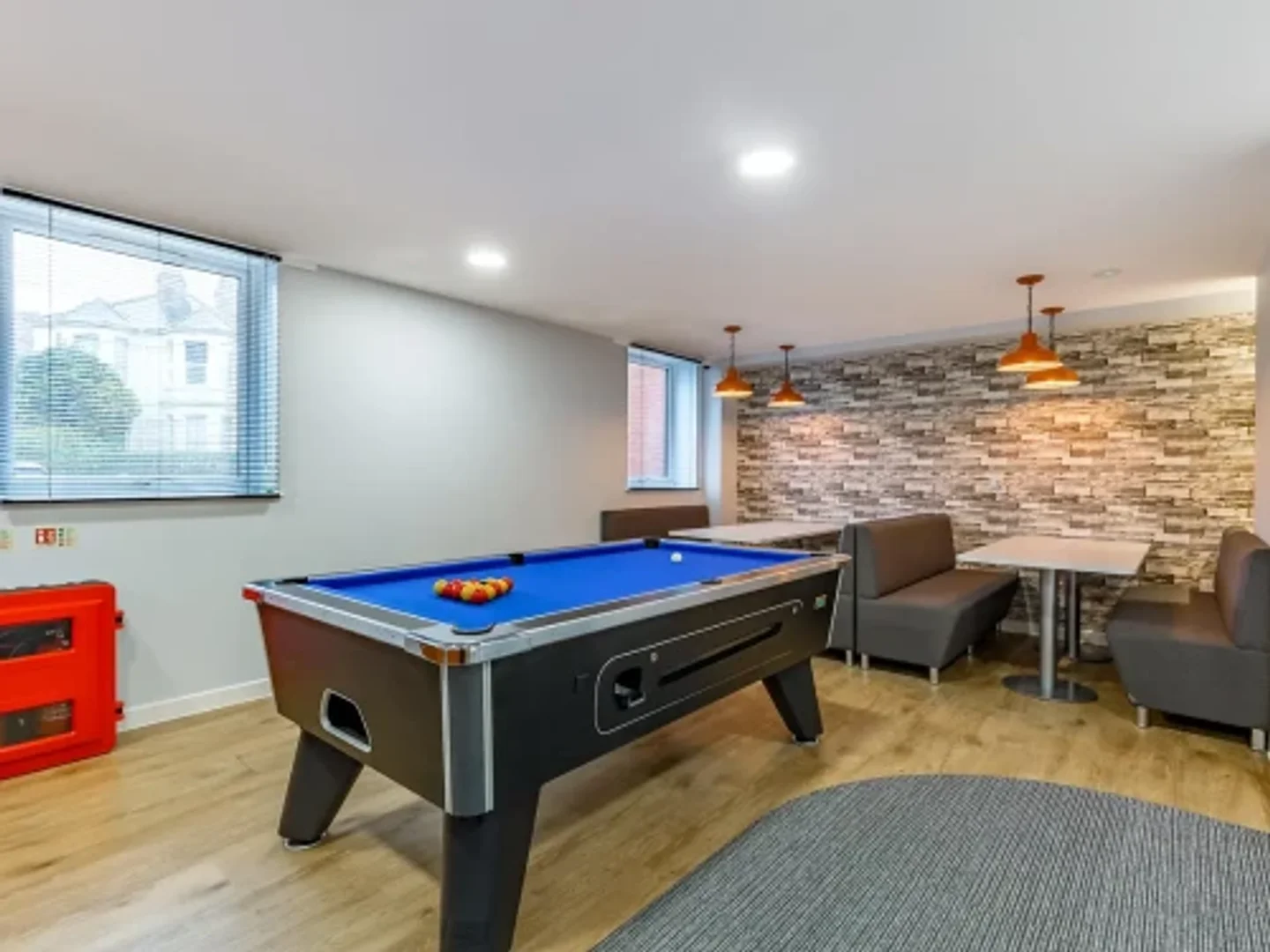Bright and airy student room with easy university access in 