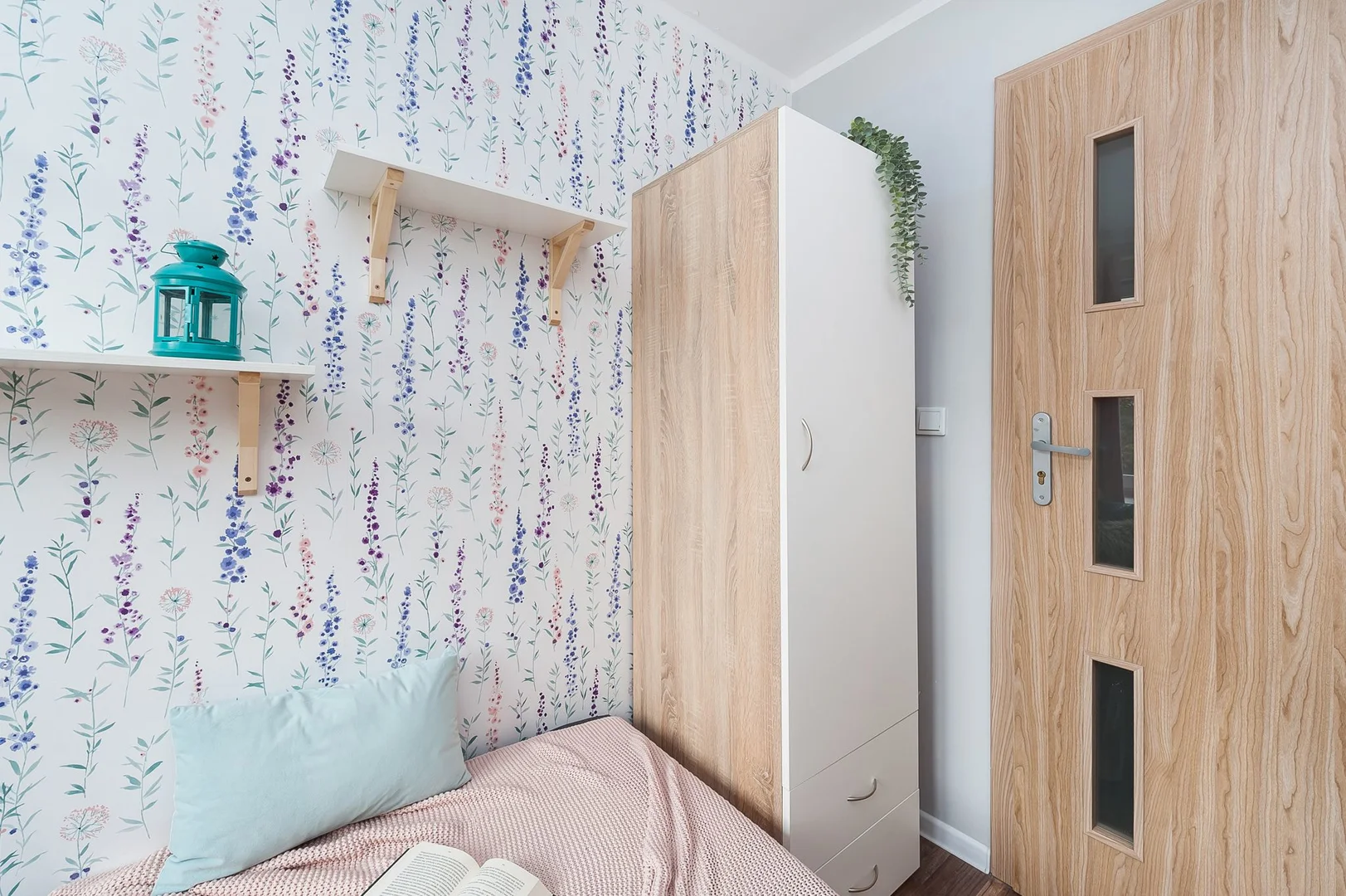 Economical student room with convenient location in