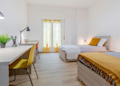 Cheap shared room in Milan