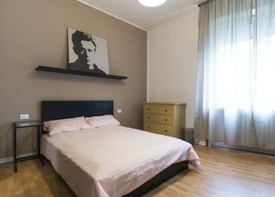 Shared room at Via Monte Rosa, Barriera di Milano, image 2 of 15