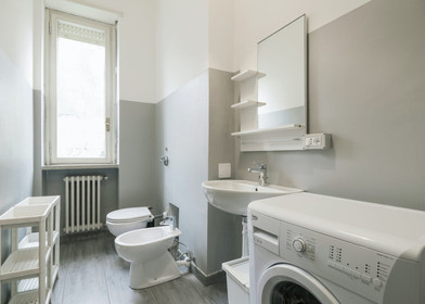 Shared room at Via Monte Rosa, Barriera di Milano, image 13 of 15