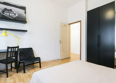 Shared room at Via Monte Rosa, Barriera di Milano, image 5 of 15