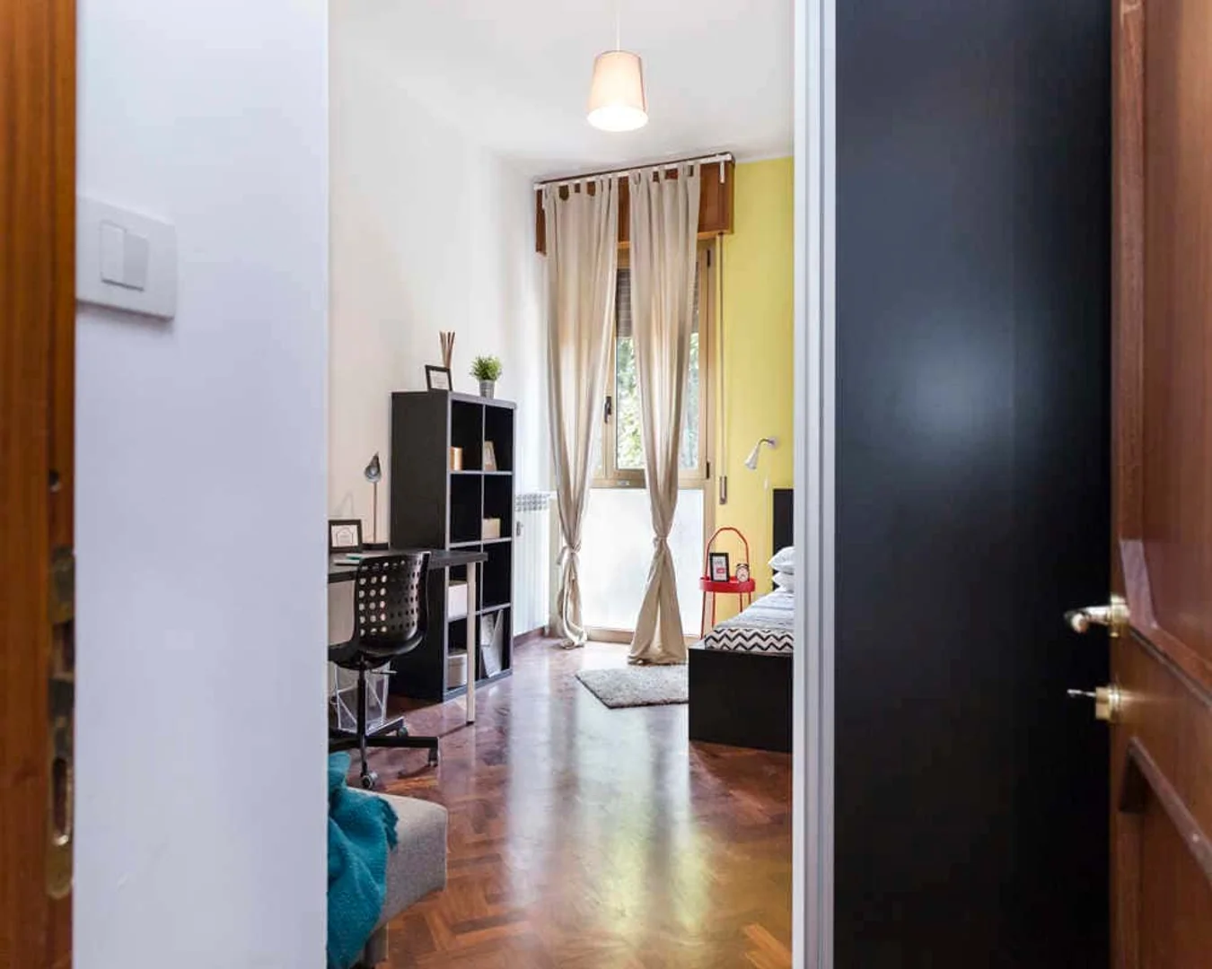 Habitación estudiantil económica con ubicación conveniente en
