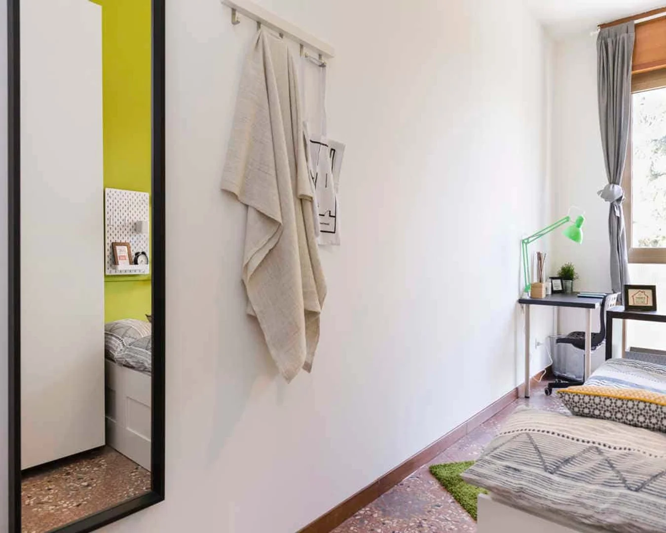 Habitación acogedora para estudiantes disponible en 