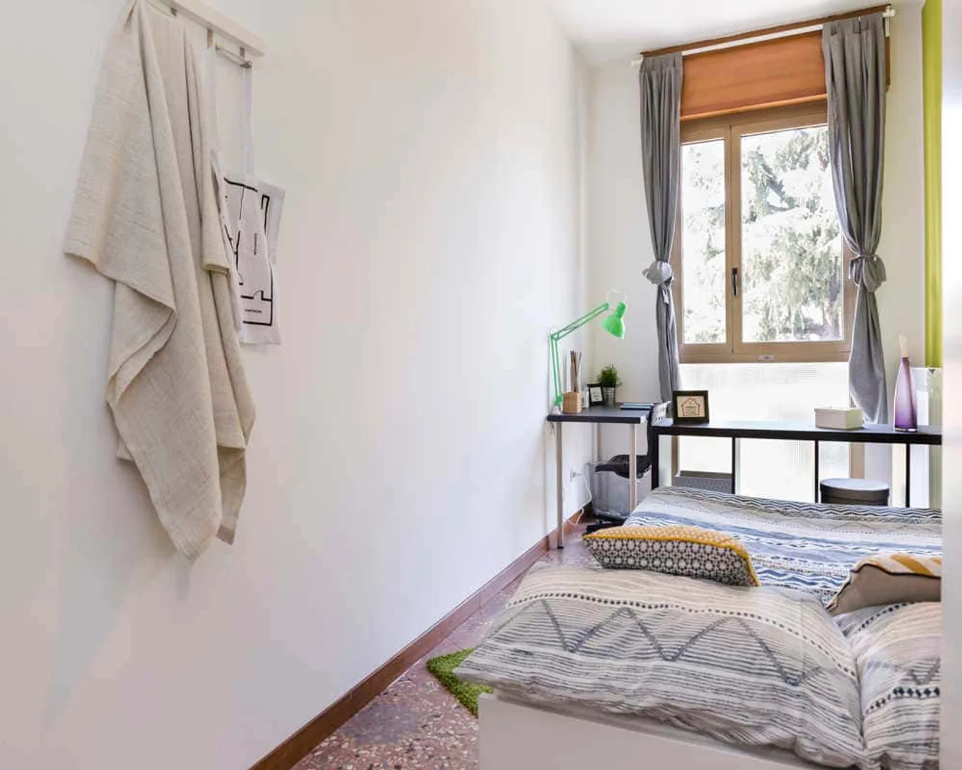 Habitación estudiantil amplia y cómoda en 