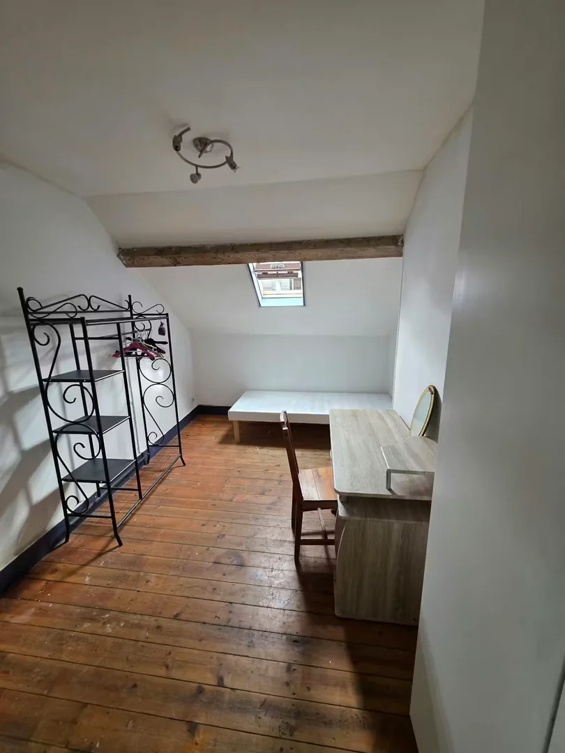 Chambre d'étudiant confortable et spacieuse dans