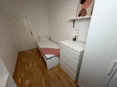 Private room at Erdberger Lände, Landstraße, image 4 of 10