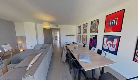 Quarto privado em residência em 54 Avenue de la Croix Blanche, imagem 2 de 16