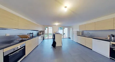 Quarto privado em residência em 54 Avenue de la Croix Blanche, imagem 14 de 16